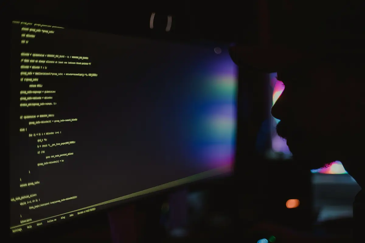 Copertina: Mandateci il vostro progetto open source, lo raccontiamo gratis